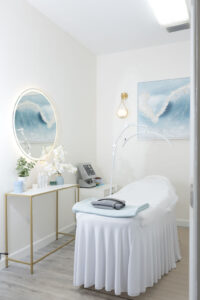 Round mirror and console styling detail in a beauty salon treatment room